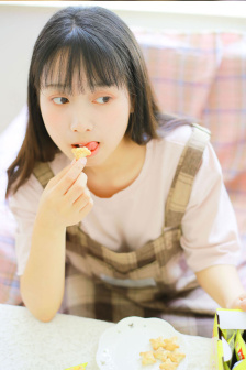 老头扒开粉嫩小泬刘大壮和李娇娇